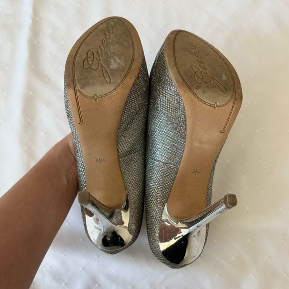 Guess Silver Sparkly Platform Heels, Size 5 1/2 - Picture 5 of 7